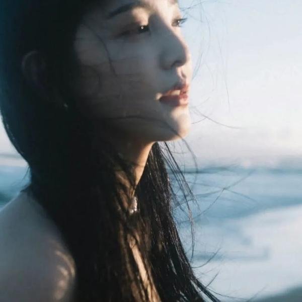 就像一个小镇的新郎